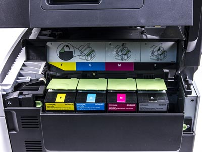 Цветной принтер Lexmark CX510de, установка тонер-картриджей