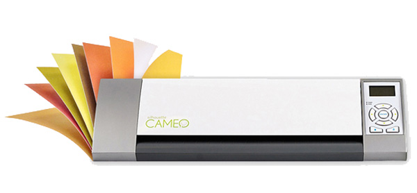 Silhouette CAMEO™ – это компактный настольный режущий плоттер